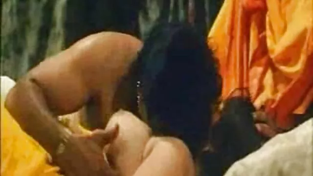 Jeune poussin en bas blancs hd porno gratuit