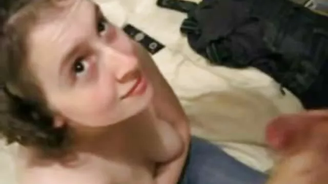 Dame mature streaming porno gratuit hd aux seins en silicone