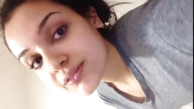 Sexe avec porno gratuit hd une brune nue
