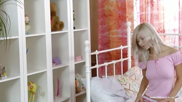 Blonde avec une technique de sexe perfectionnée porno gratuit en hd