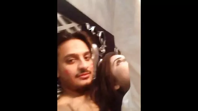 Une femme chaude baise film porno en hd gratuit son plombier