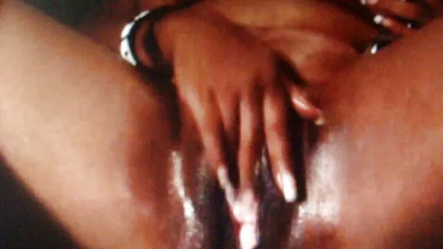 Femme alice in wonderland 1976 hd aux gros seins baisée