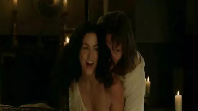 Femme meilleur film porno hd caresse le clitoris