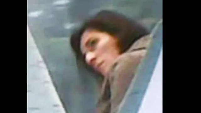 Enfoncer les jeunes film porno qualite mariés sur le sol